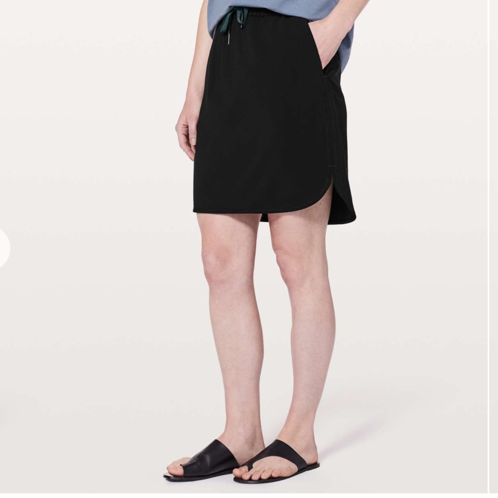 Lululemon On The Fly Skirt Black size 4